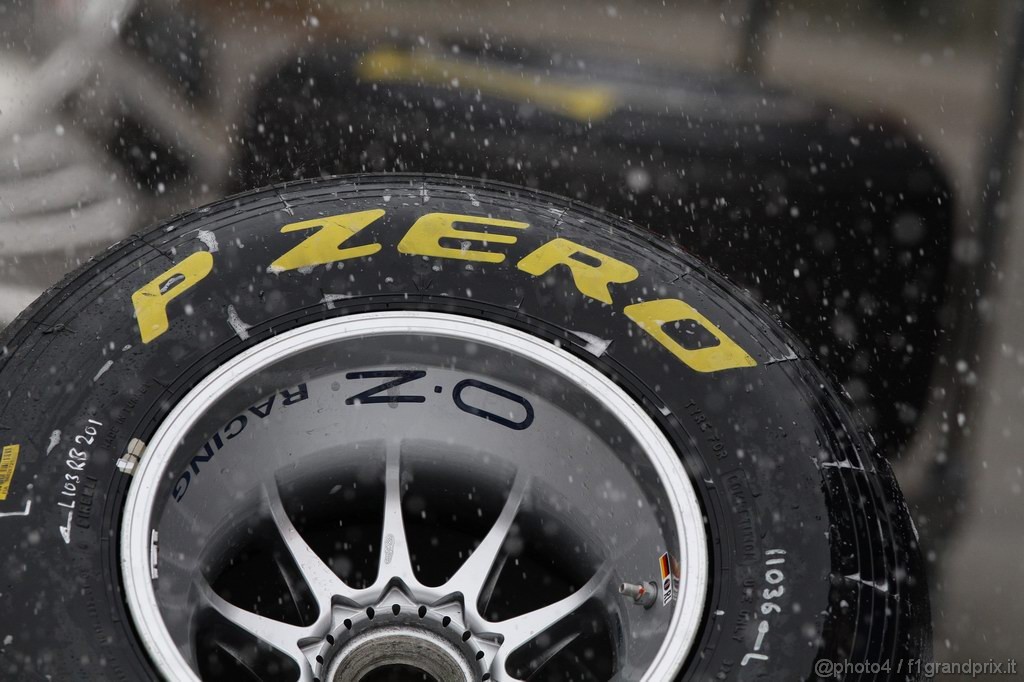 Barcelona Test Febbraio 2011, 19.02.2011- Tyres Pirelli 