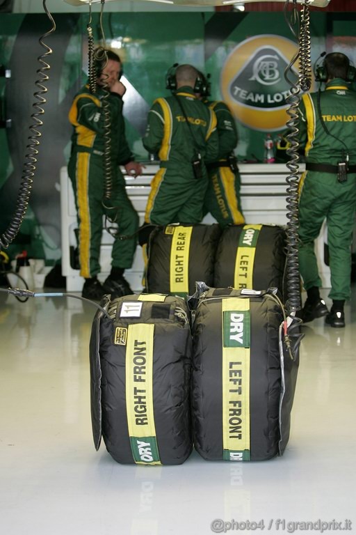 Barcelona Test Febbraio 2011, 19.02.2011- Team Lotus, TL11, Tyres Pirelli  