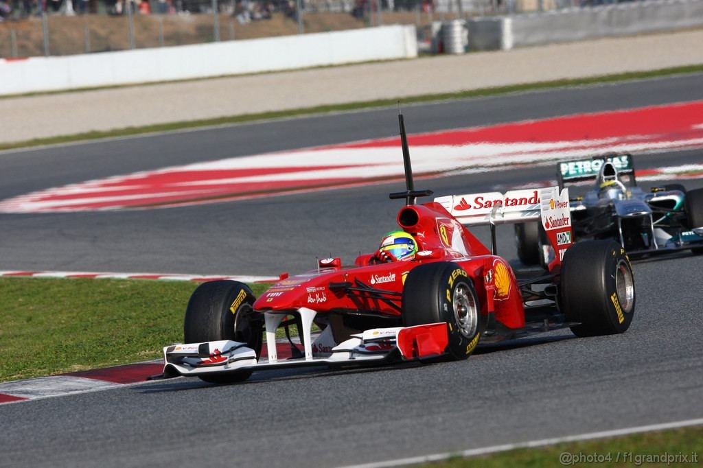 Barcelona Test Febbraio 2011, 20.02.2011- Felipe Massa (BRA), Ferrari, F-150 Italia e Nico Rosberg (GER), Mercedes GP Petronas F1 Team, MGP W02 