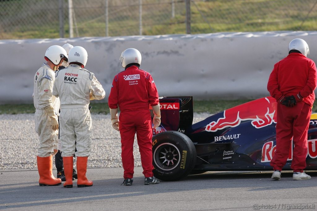 Barcelona Test Febbraio 2011, 20.02.2011- Mark Webber (AUS), Red Bull Racing, RB7  stopped in the track