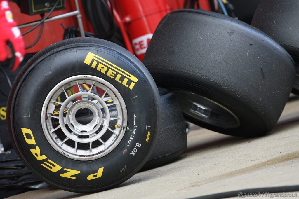 Barcelona Test Febbraio 2011, 20.02.2011- Tyres Pirelli 