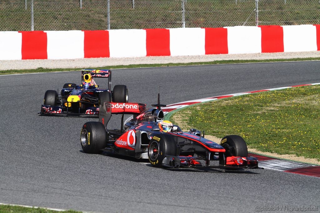 Barcelona Test Febbraio 2011, 21.02.2011- Mark Webber (AUS), Red Bull Racing, RB7 e Lewis Hamilton (GBR), McLaren  Mercedes, MP4-26 