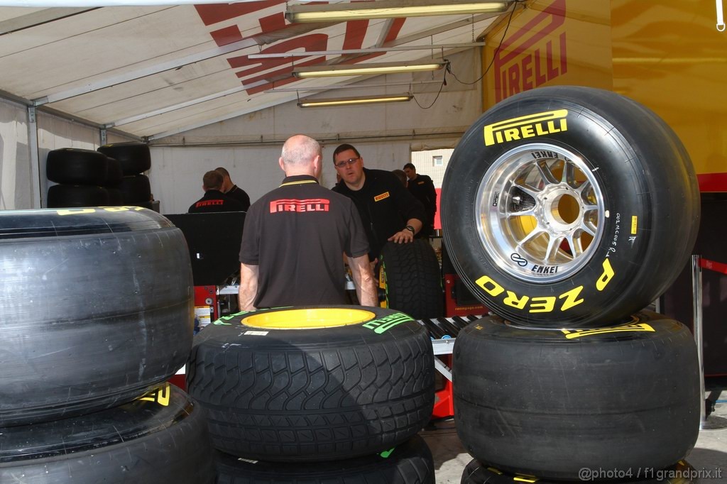 Barcelona Test Febbraio 2011, 21.02.2011- Tyres Pirelli 