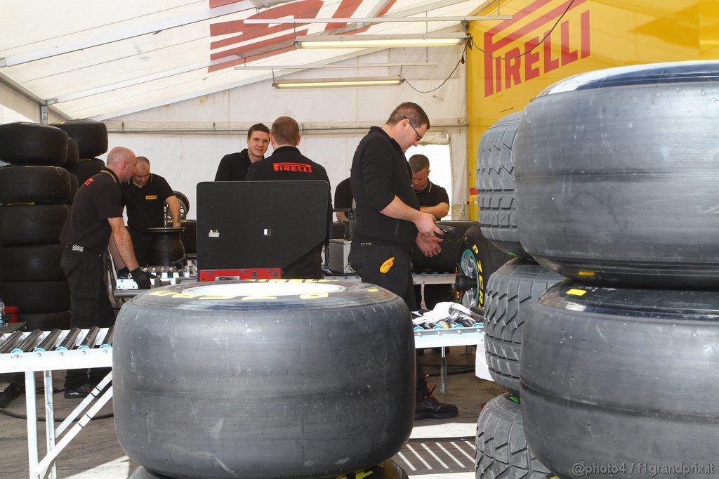 Barcelona Test Febbraio 2011, 21.02.2011- Tyres Pirelli 