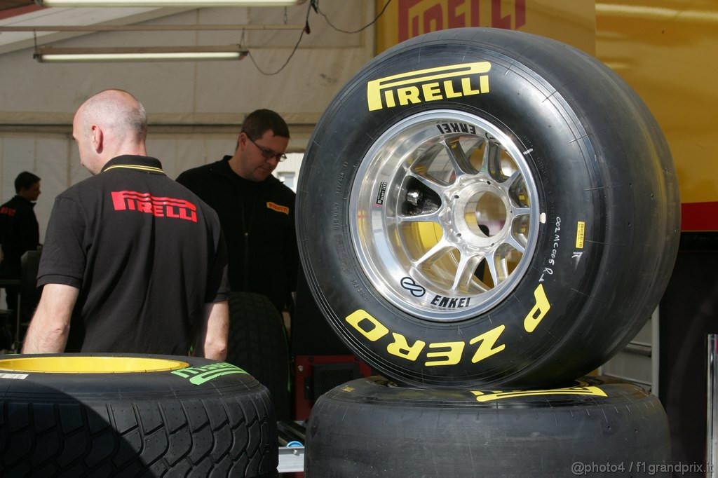 Barcelona Test Febbraio 2011, 21.02.2011- Tyres Pirelli 