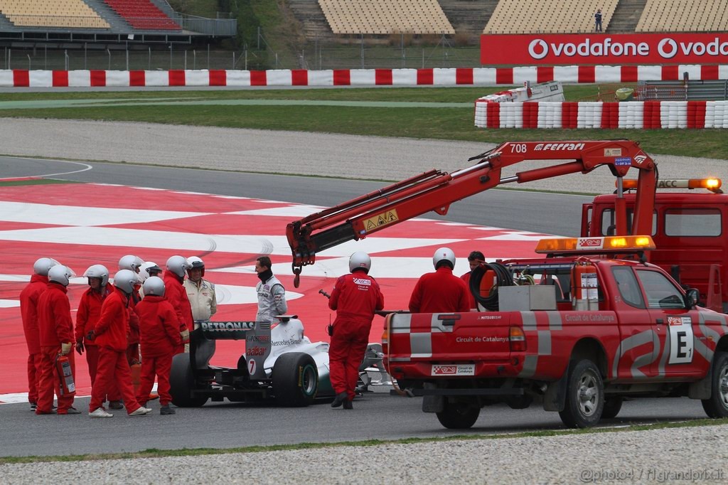 Barcelona Test Febbraio 2011, 21.02.2011- Michael Schumacher (GER), Mercedes GP Petronas F1 Team, MGP W02 stopped in the track