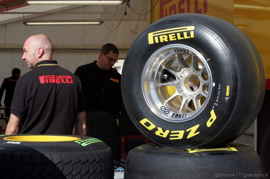 Barcelona Test Febbraio 2011, 21.02.2011- Tyres Pirelli 