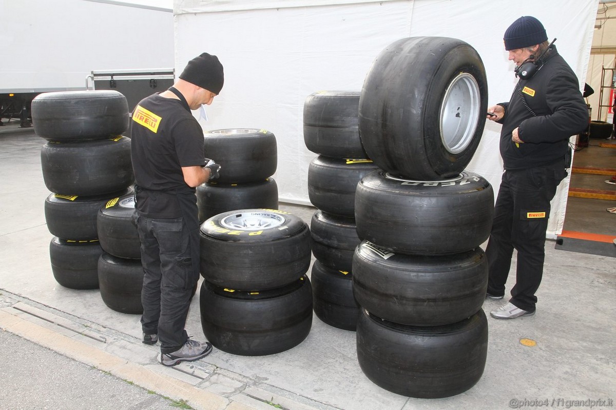 Barcelona Test Marzo 2011, 09.03.2011- Tyres Pirelli 