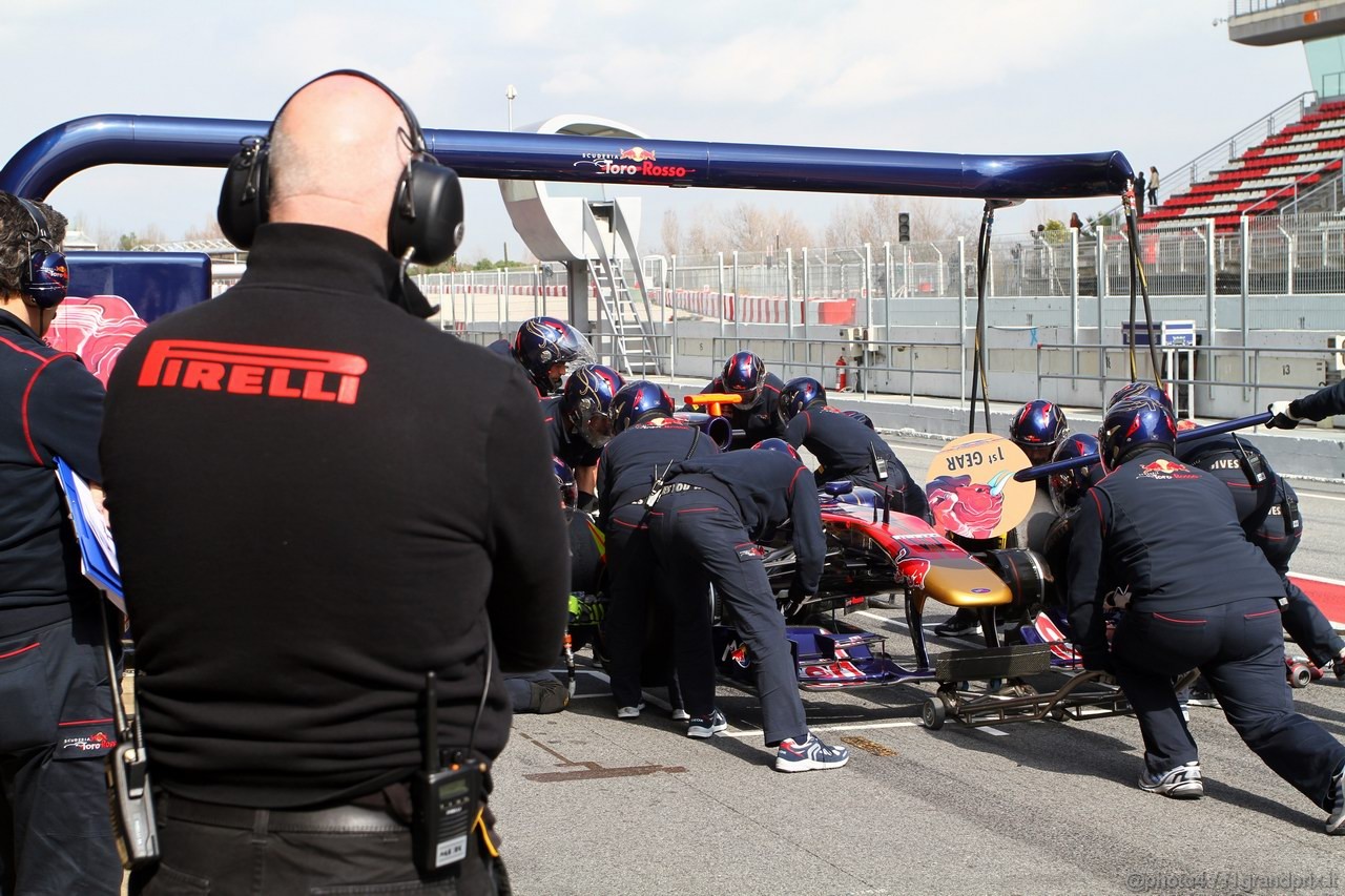 Barcelona Test Marzo 2011, 09.03.2011- Sébastien Buemi (SUI), Scuderia Toro Rosso, STR6 