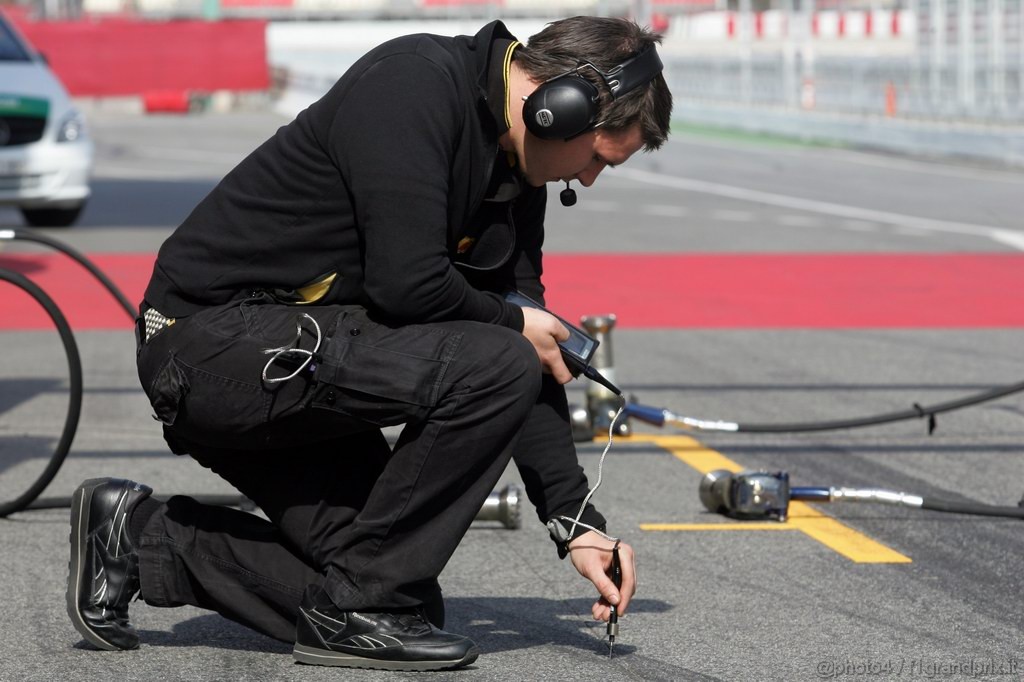 Barcelona Test Marzo 2011, 09.03.2011- Mechanic