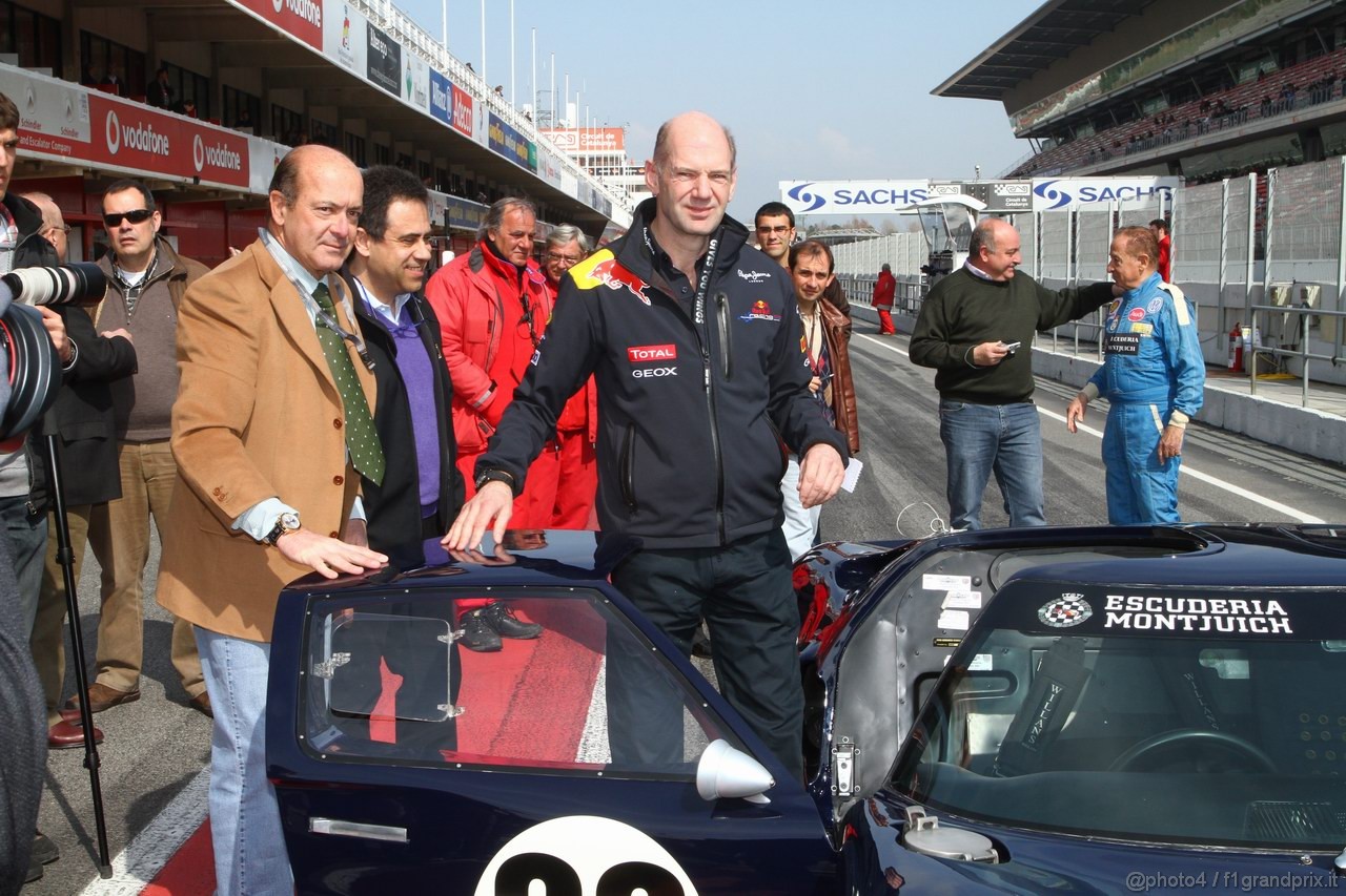 Barcelona Test Marzo 2011, 11.03.2011- Adrian Newey (GBR), Red Bull Racing (ex. McLaren), Technical Operations Director drives a Ford GT40 to promote the spirit of Monjuic