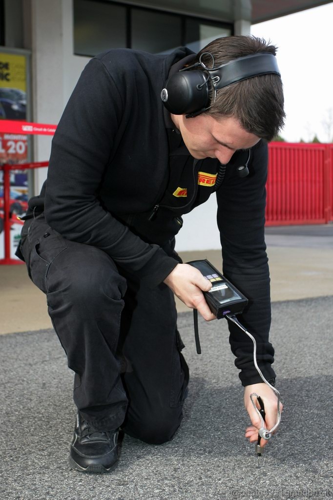 Barcelona Test Marzo 2011, 11.03.2011- Staff Pirelli