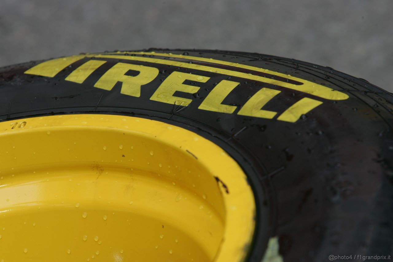 Barcelona Test Marzo 2011, 11.03.2011- Tyres Pirelli 