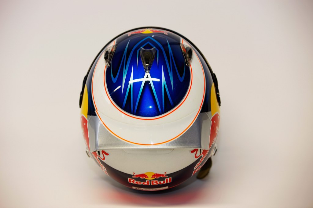 Caschi Piloti 2011, VALENCIA, SPAIN - FEBRUARY 01:  The drivers helmet of Daniel Ricciardo of Australia e Scuderia Toro Rosso is photographed at the Ricardo Tormo Circuit on February 1, 2011 in Valencia, Spain.  (Photo by Mark Thompson/Getty Images) *** Local Caption *** Daniel Ricciardo