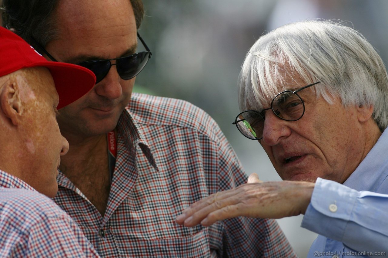 GP ABU DHABI, 13.11.2011- Nikki Lauda (AU), Gerard Berger (AU), Ex F1 Driver e Bernie Ecclestone (GBR), President e CEO of Formula One Management
