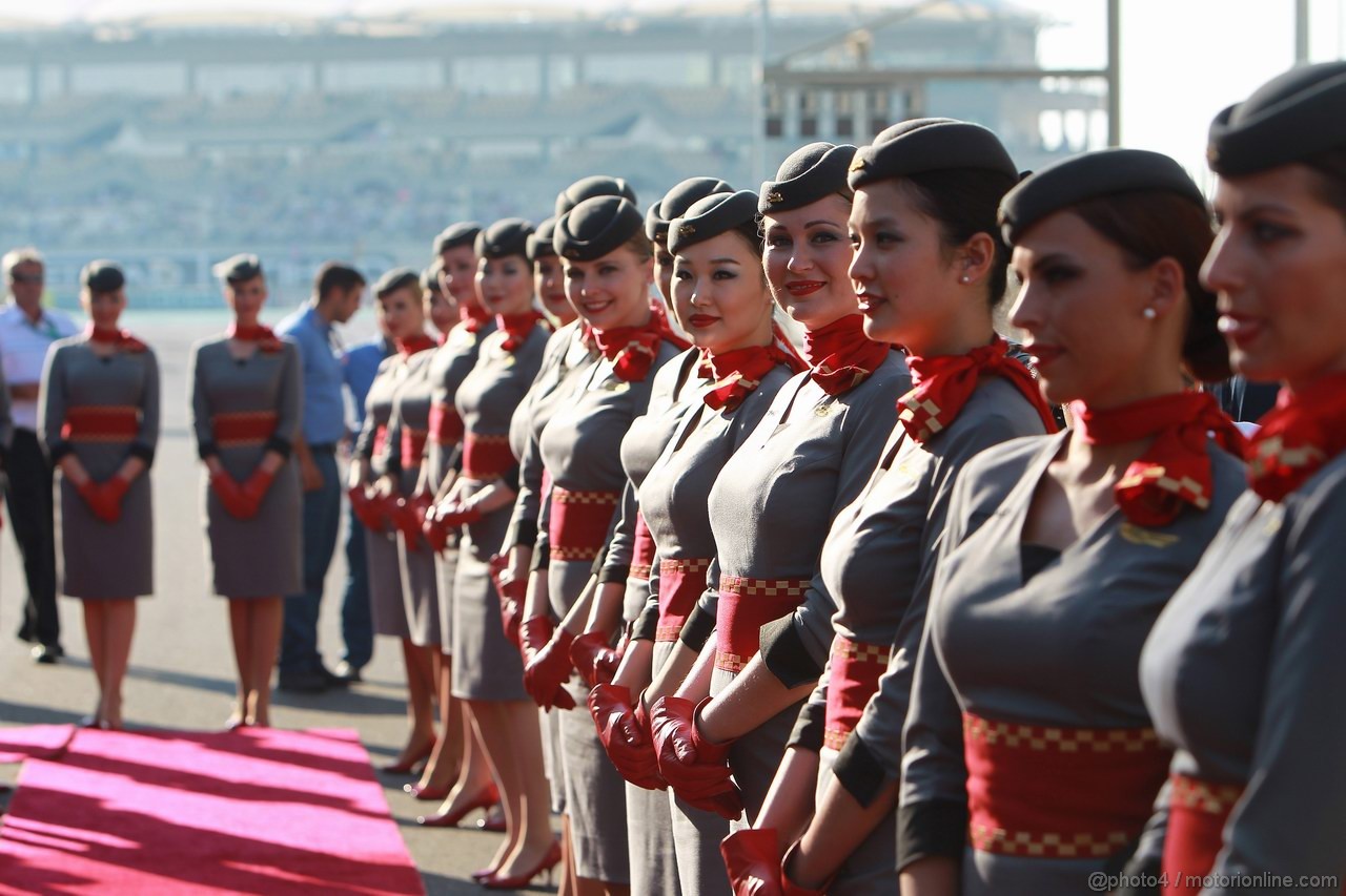 GP ABU DHABI, 13.11.2011- grid girl, pitbabess