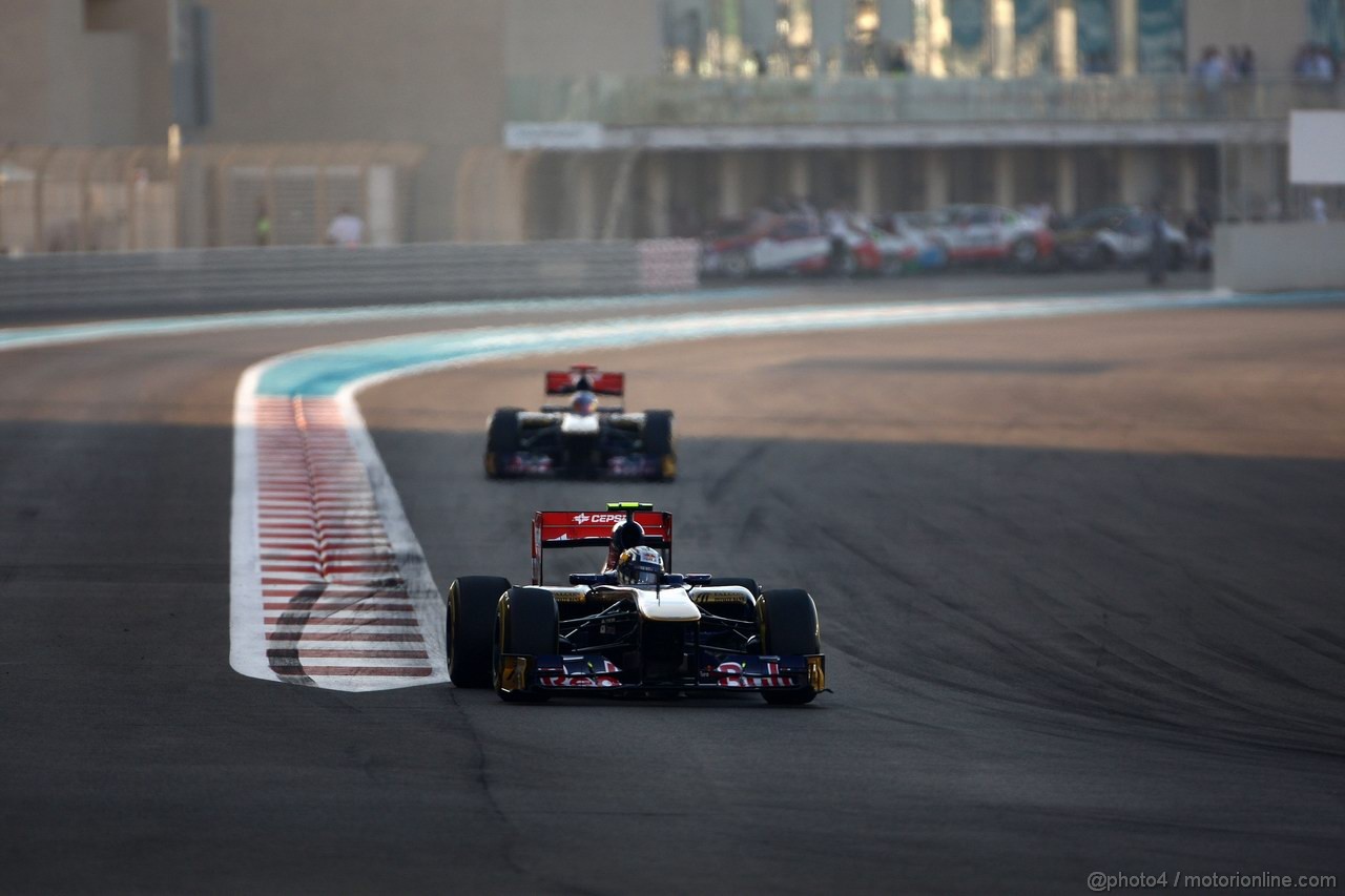 GP ABU DHABI, 13.11.2011- Gara, Jaime Alguersuari (SPA), Scuderia Toro Rosso, STR6 