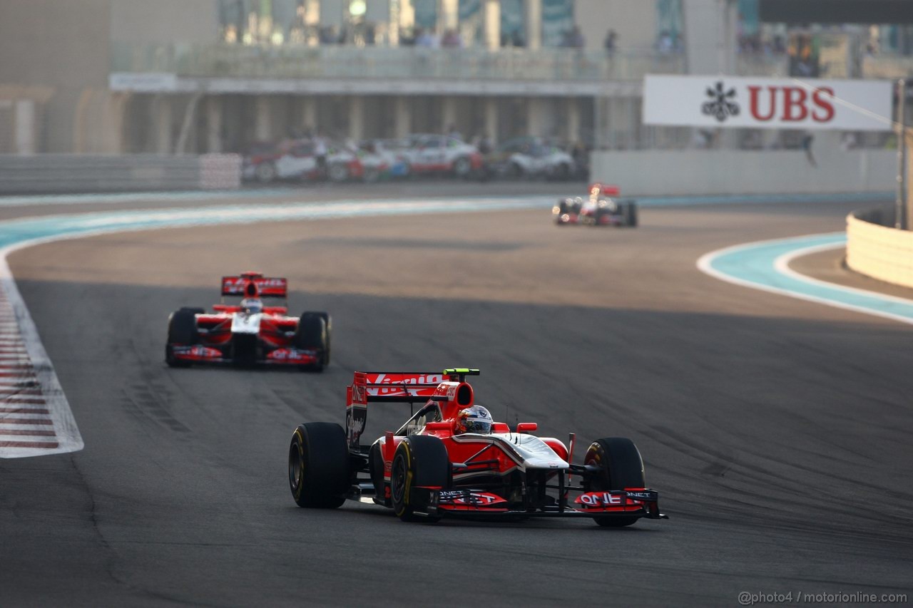 GP ABU DHABI, 13.11.2011- Gara, Jerome D'Ambrosio (BEL), Marussia Virgin Racing VR-02 davanti a Timo Glock (GER), Marussia Virgin Racing VR-02