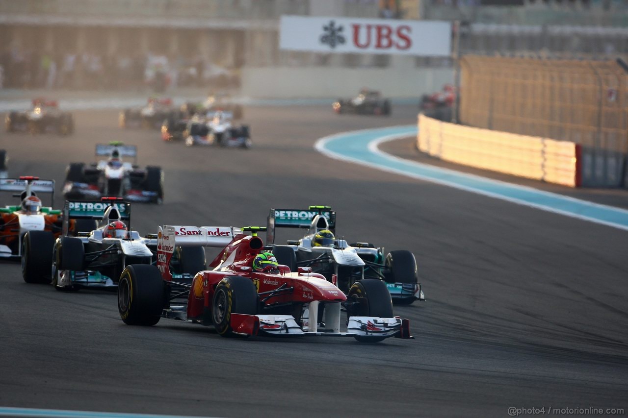 GP ABU DHABI, 13.11.2011- Gara, Felipe Massa (BRA), Ferrari, F-150 Italia e Nico Rosberg (GER), Mercedes GP Petronas F1 Team, MGP W02 
