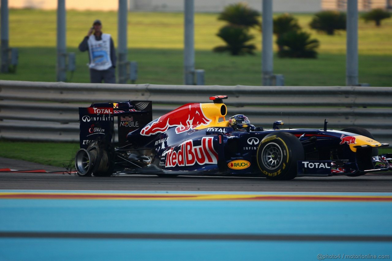 GP ABU DHABI, 13.11.2011- Gara, Sebastian Vettel (GER), Red Bull Racing, RB7 crashed