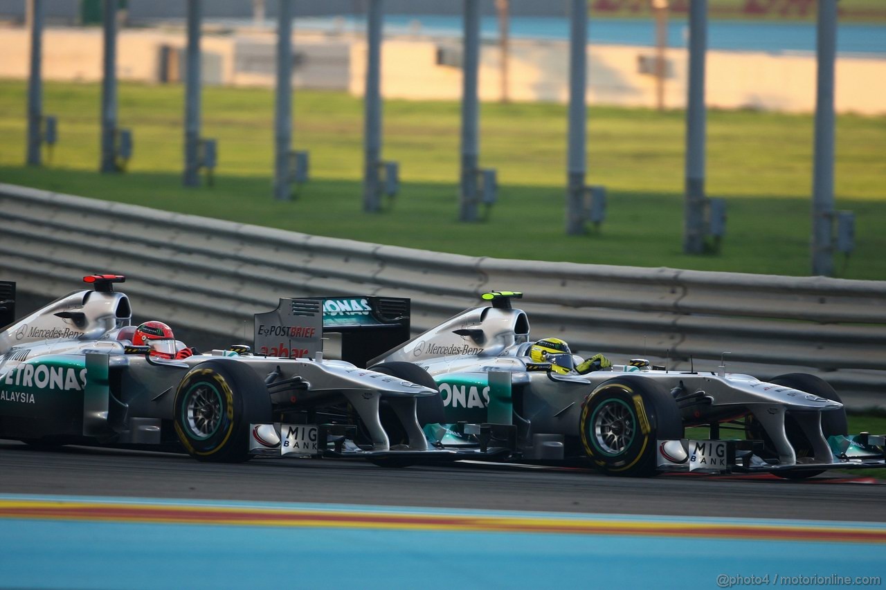 GP ABU DHABI, 13.11.2011- Gara, Michael Schumacher (GER), Mercedes GP Petronas F1 Team, MGP W02 e Nico Rosberg (GER), Mercedes GP Petronas F1 Team, MGP W02 