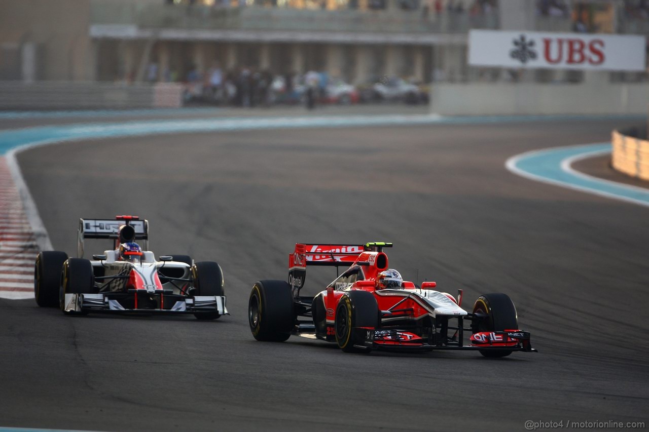 GP ABU DHABI, 13.11.2011- Gara, Daniel Ricciardo (AUS), HRT Formula One Team e Jerome D'Ambrosio (BEL), Marussia Virgin Racing VR-02 