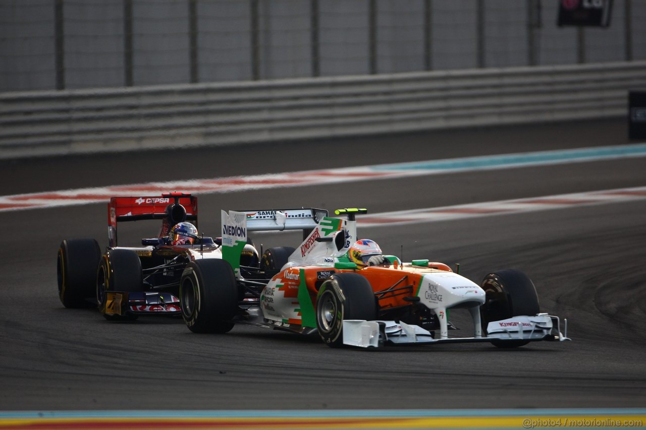GP ABU DHABI, 13.11.2011- Gara, Sébastien Buemi (SUI), Scuderia Toro Rosso, STR6 e Paul di Resta (GBR) Force India VJM04 