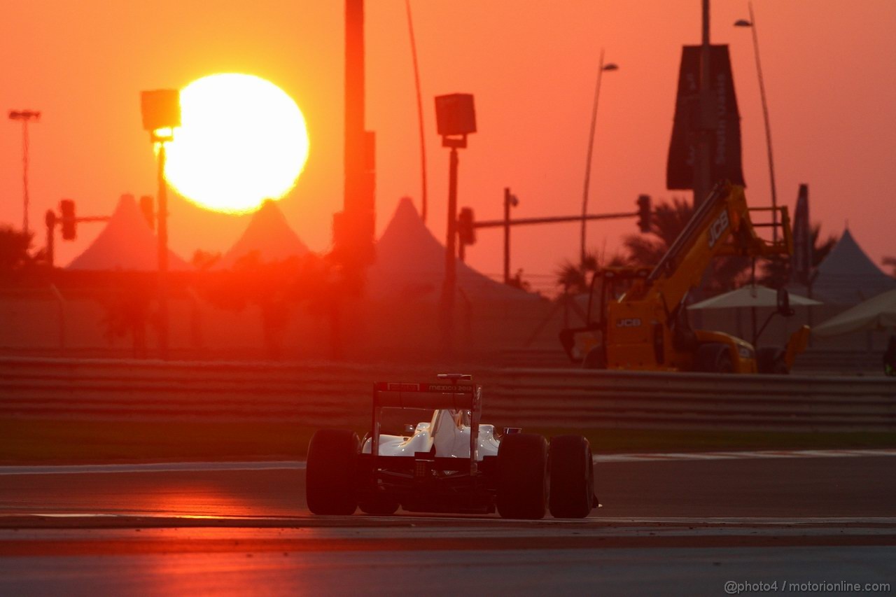 GP ABU DHABI, 13.11.2011- Gara, Sergio Pérez (MEX), Sauber F1 Team C30