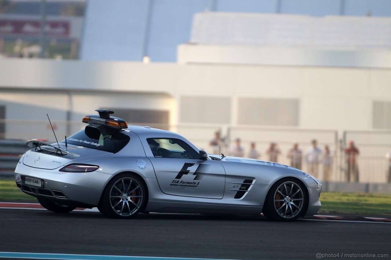 GP ABU DHABI, 13.11.2011- Gara, Safety car
