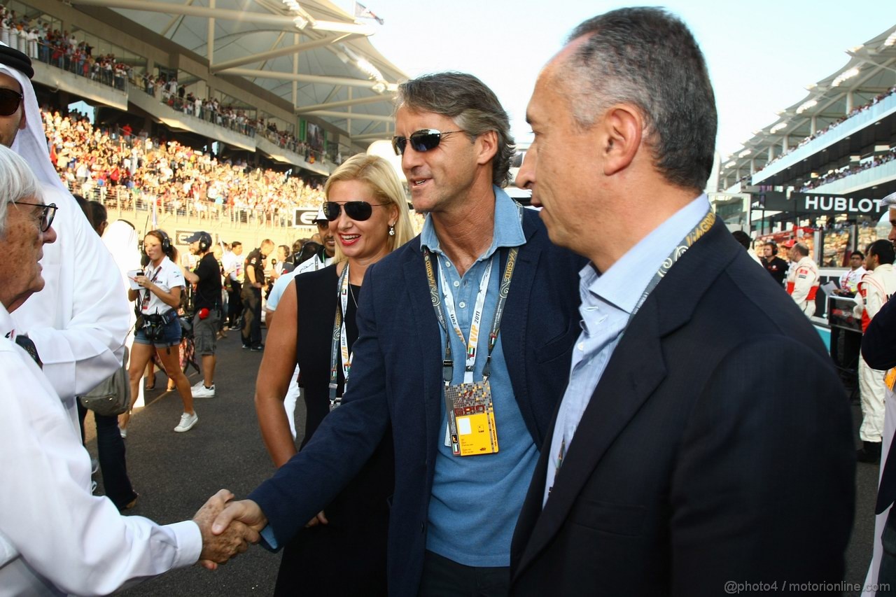 GP ABU DHABI, 13.11.2011- Gara, Bernie Ecclestone (GBR), President e CEO of Formula One Management  e Roberto Mancini (ITA), Coach of Manchester City