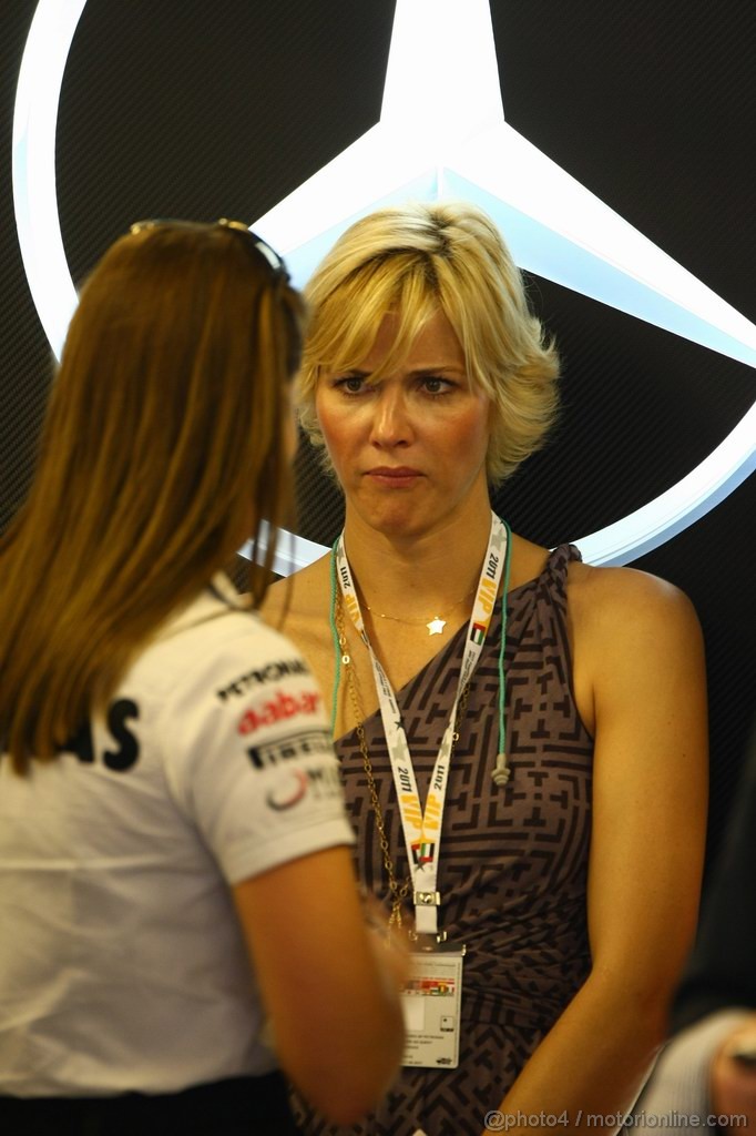 GP ABU DHABI, 13.11.2011- Gara, Ragazza
