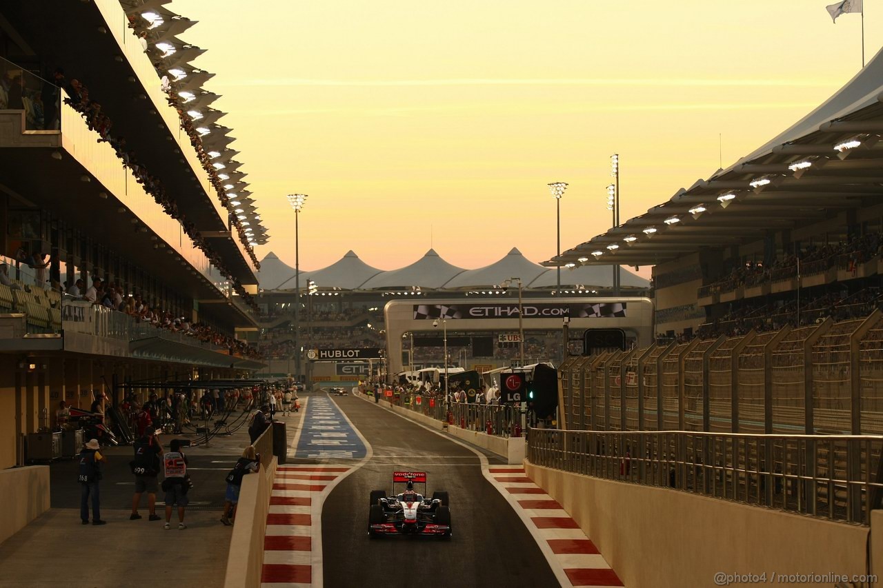 GP ABU DHABI, 13.11.2011- Gara, Jenson Button (GBR), McLaren Mercedes, MP4-26