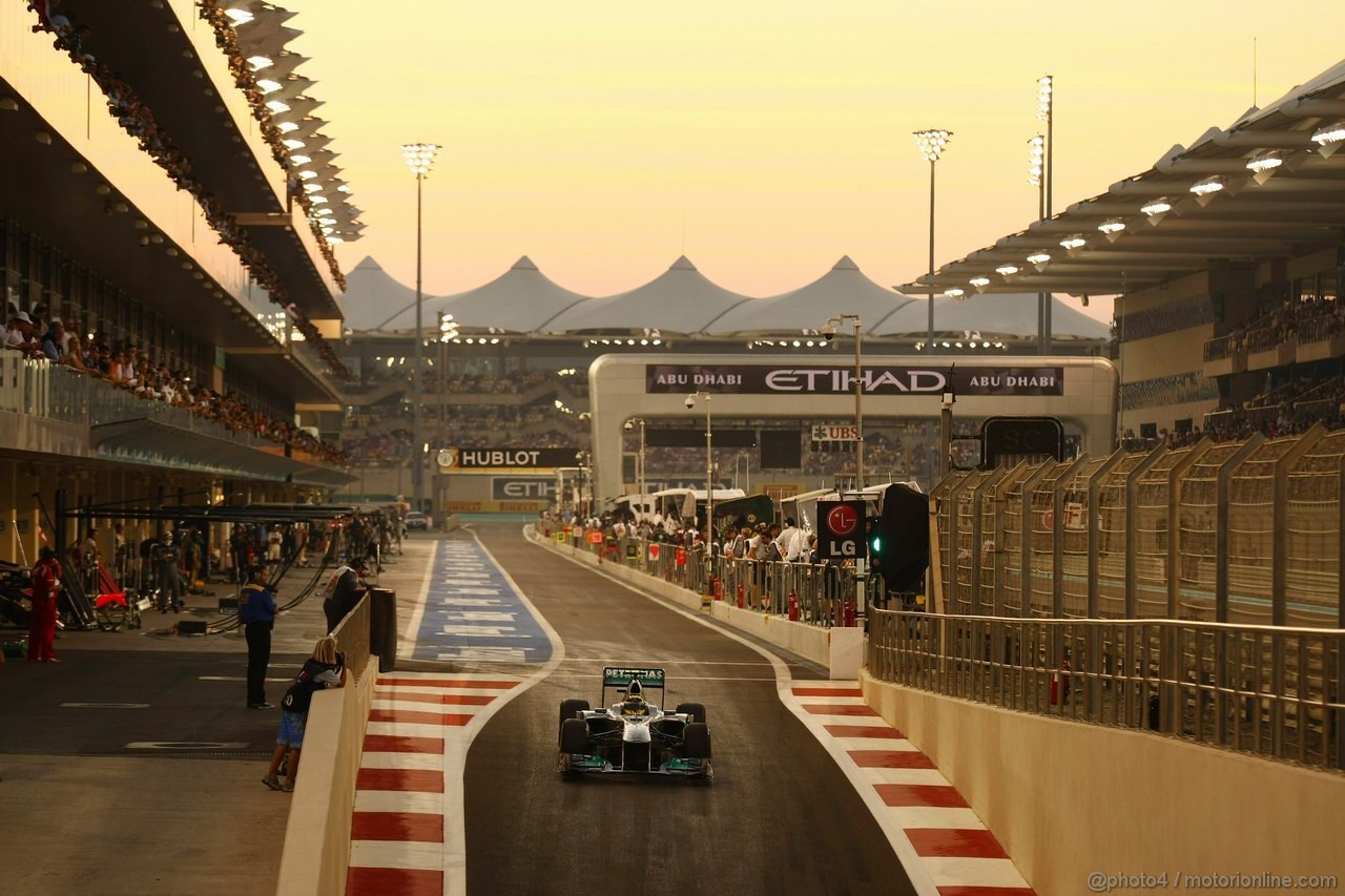 GP ABU DHABI, 13.11.2011- Gara, Nico Rosberg (GER), Mercedes GP Petronas F1 Team, MGP W02 