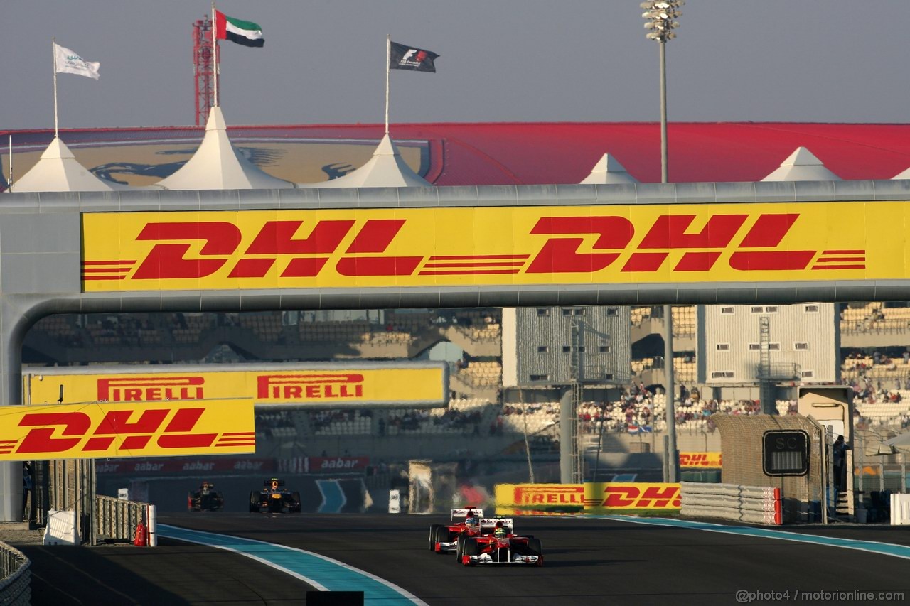 GP ABU DHABI, 13.11.2011- Gara, Felipe Massa (BRA), Ferrari, F-150 Italia davanti a Fernando Alonso (ESP), Ferrari, F-150 Italia 