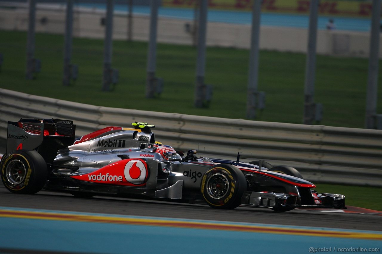 GP ABU DHABI, 13.11.2011- Gara, Jenson Button (GBR), McLaren  Mercedes, MP4-26 e Mark Webber (AUS), Red Bull Racing, RB7 