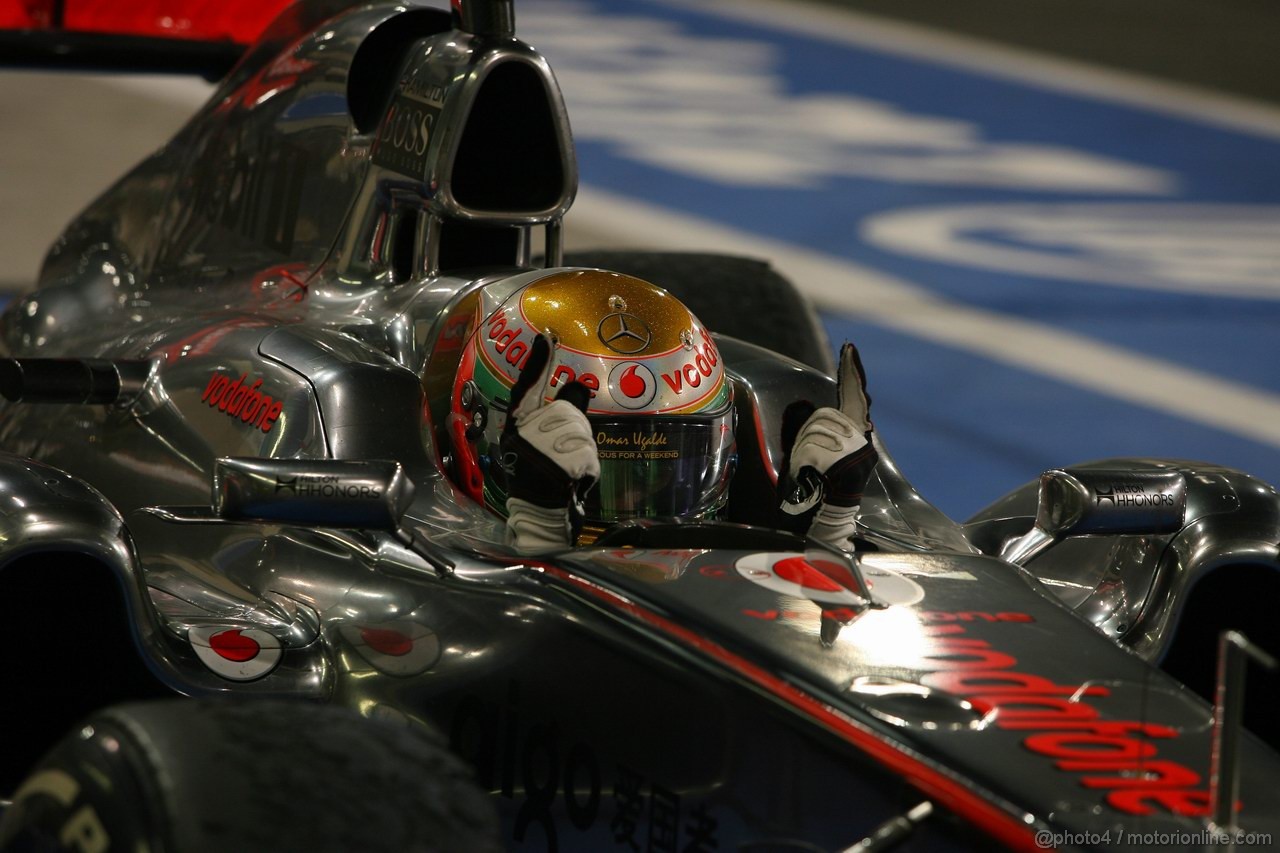 GP ABU DHABI, 13.11.2011- Gara, Lewis Hamilton (GBR), McLaren Mercedes, MP4-26 vincitore