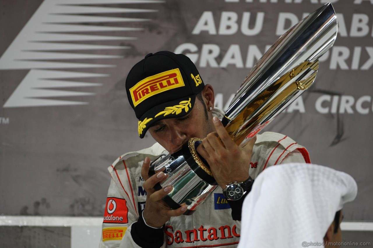 GP ABU DHABI, 13.11.2011- Gara, Lewis Hamilton (GBR), McLaren Mercedes, MP4-26 vincitore
