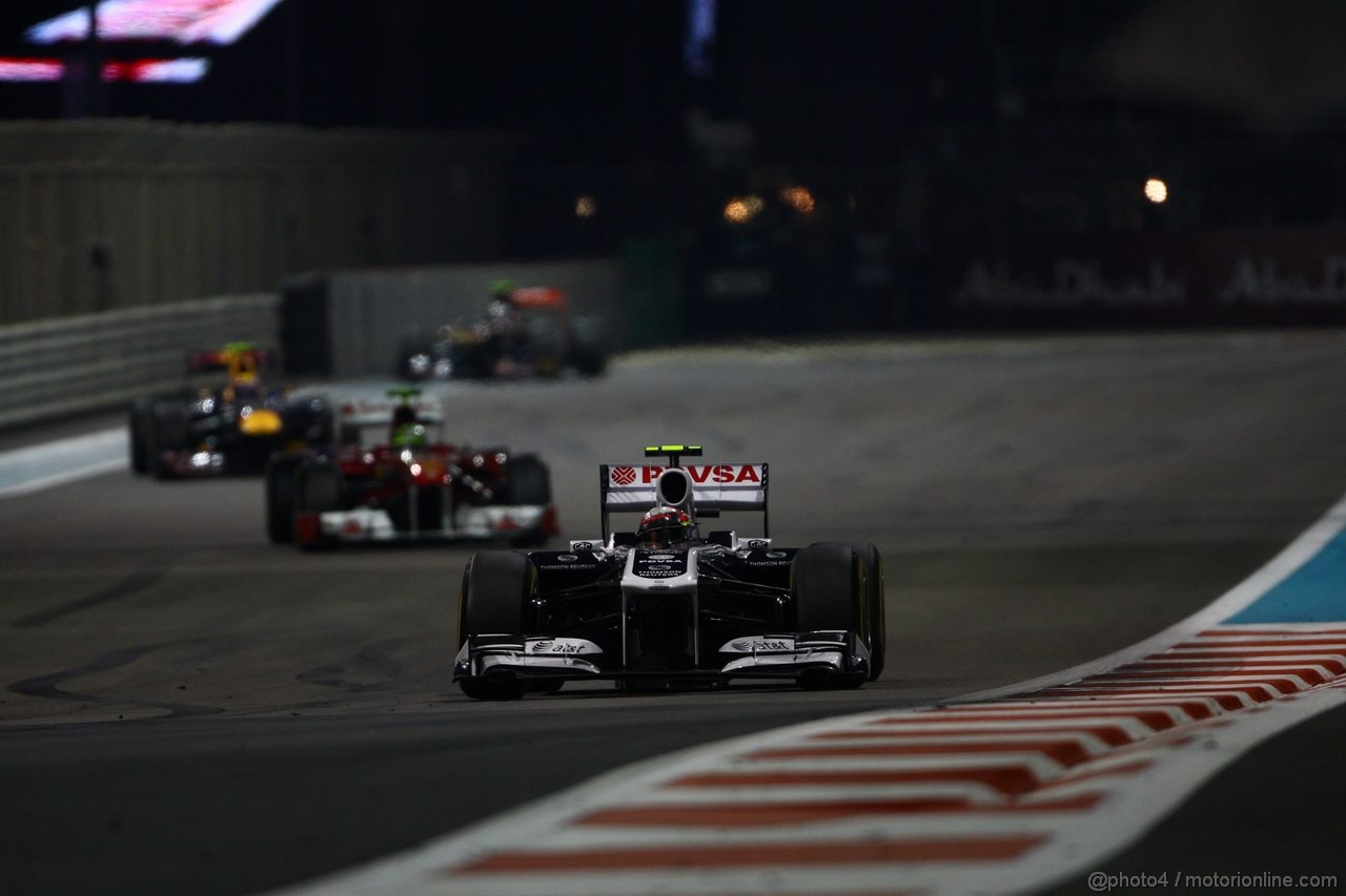 GP ABU DHABI, 13.11.2011- Gara, Rubens Barrichello (BRA), Williams FW33 davanti a Felipe Massa (BRA), Ferrari, F-150 Italia