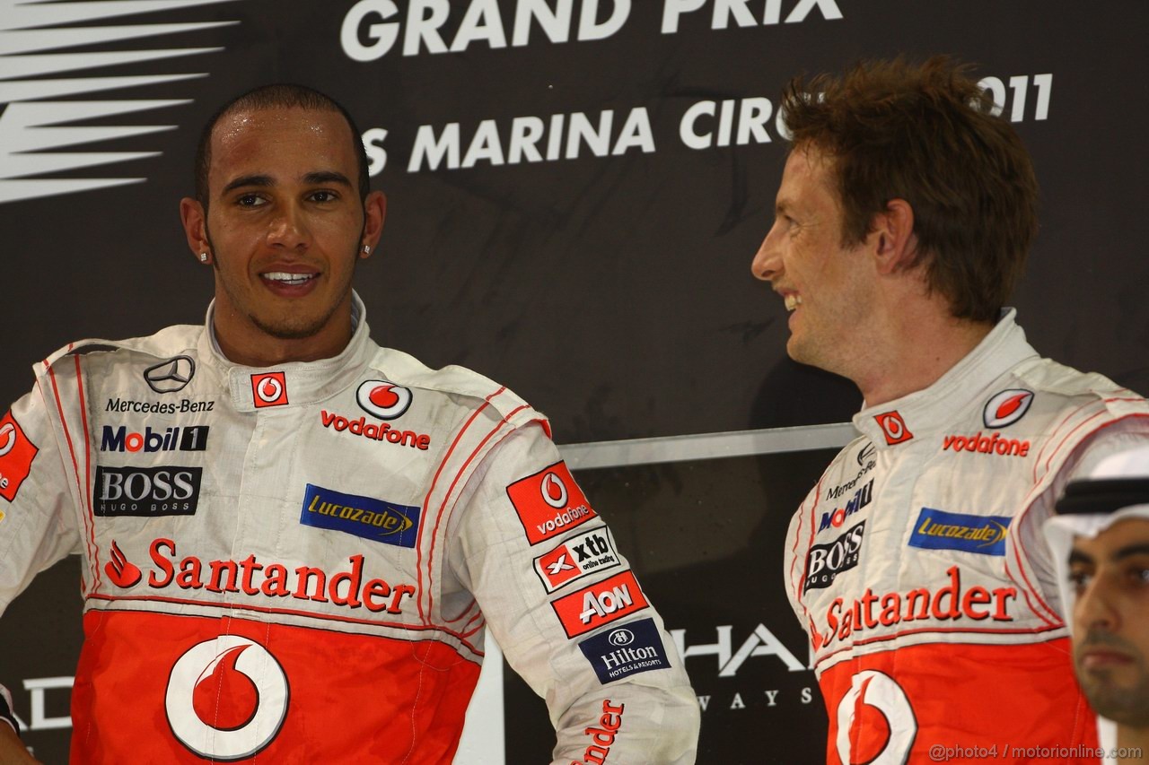 GP ABU DHABI, 13.11.2011- Gara, Lewis Hamilton (GBR), McLaren Mercedes, MP4-26 vincitore e Jenson Button (GBR), McLaren Mercedes, MP4-26 terzo