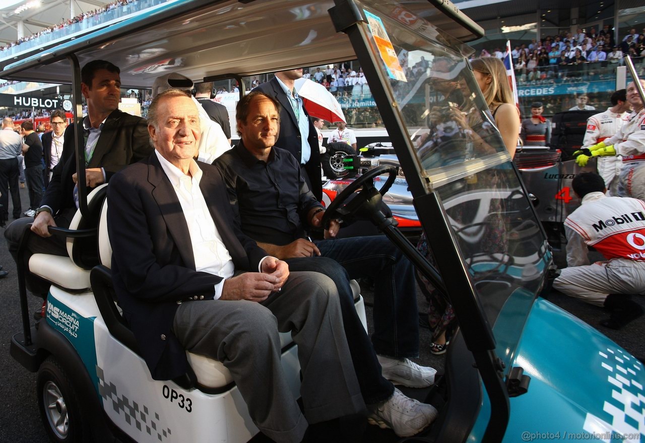 GP ABU DHABI, 13.11.2011- Gara, Rey Juan Carlos e Gerard Bergerm (AU), Ex F1 Driver