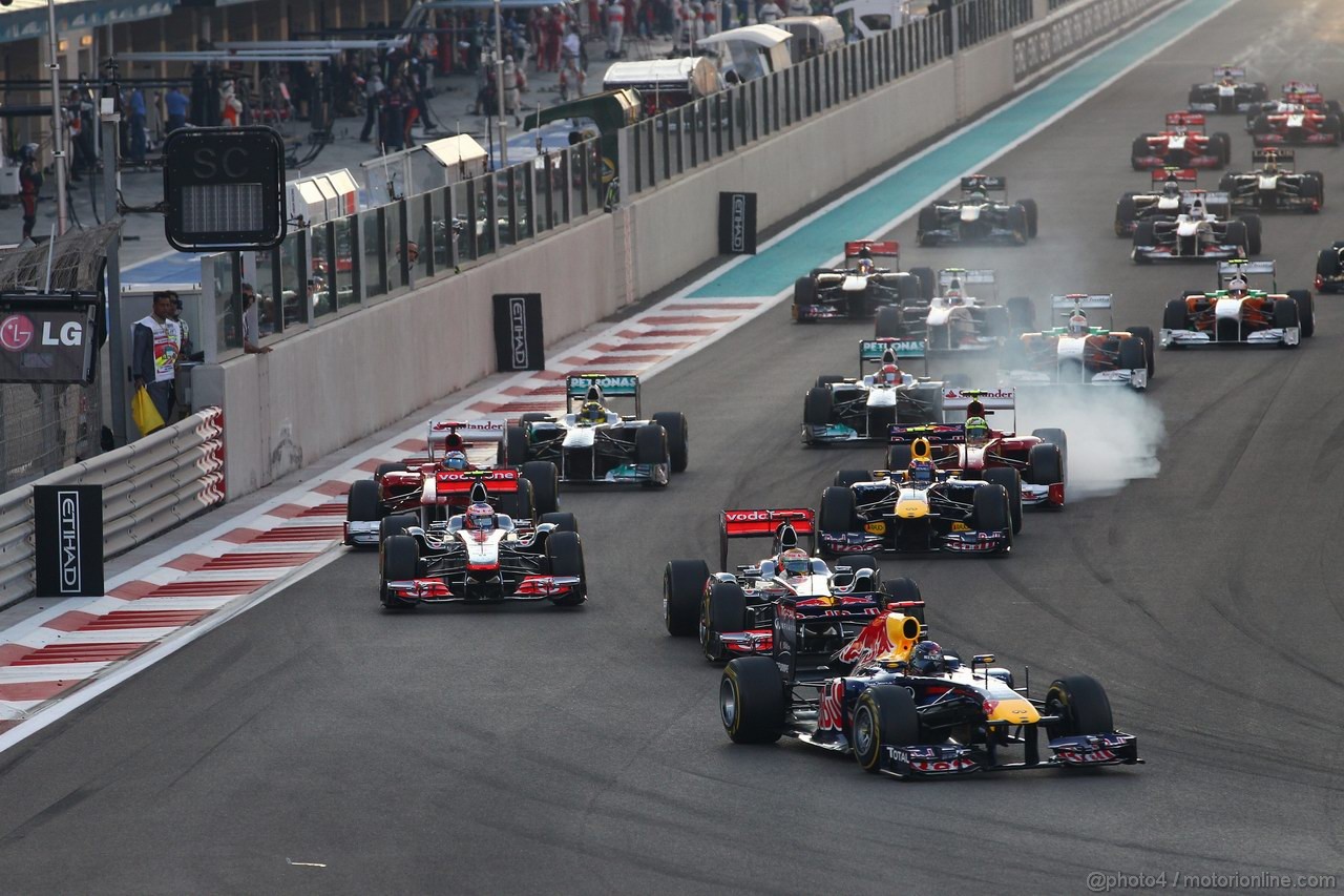 GP ABU DHABI, 13.11.2011- Gara, Start of the race