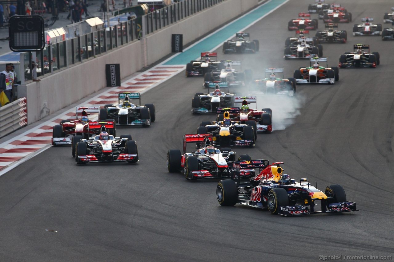 GP ABU DHABI, 13.11.2011- Gara, Start of the race 
