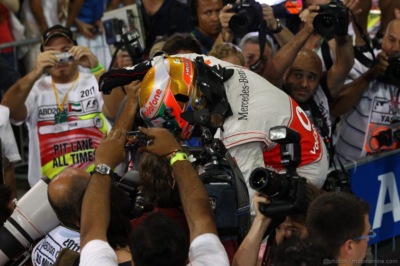 GP ABU DHABI, 13.11.2011- Gara, Lewis Hamilton (GBR), McLaren  Mercedes, MP4-26 vincitore
