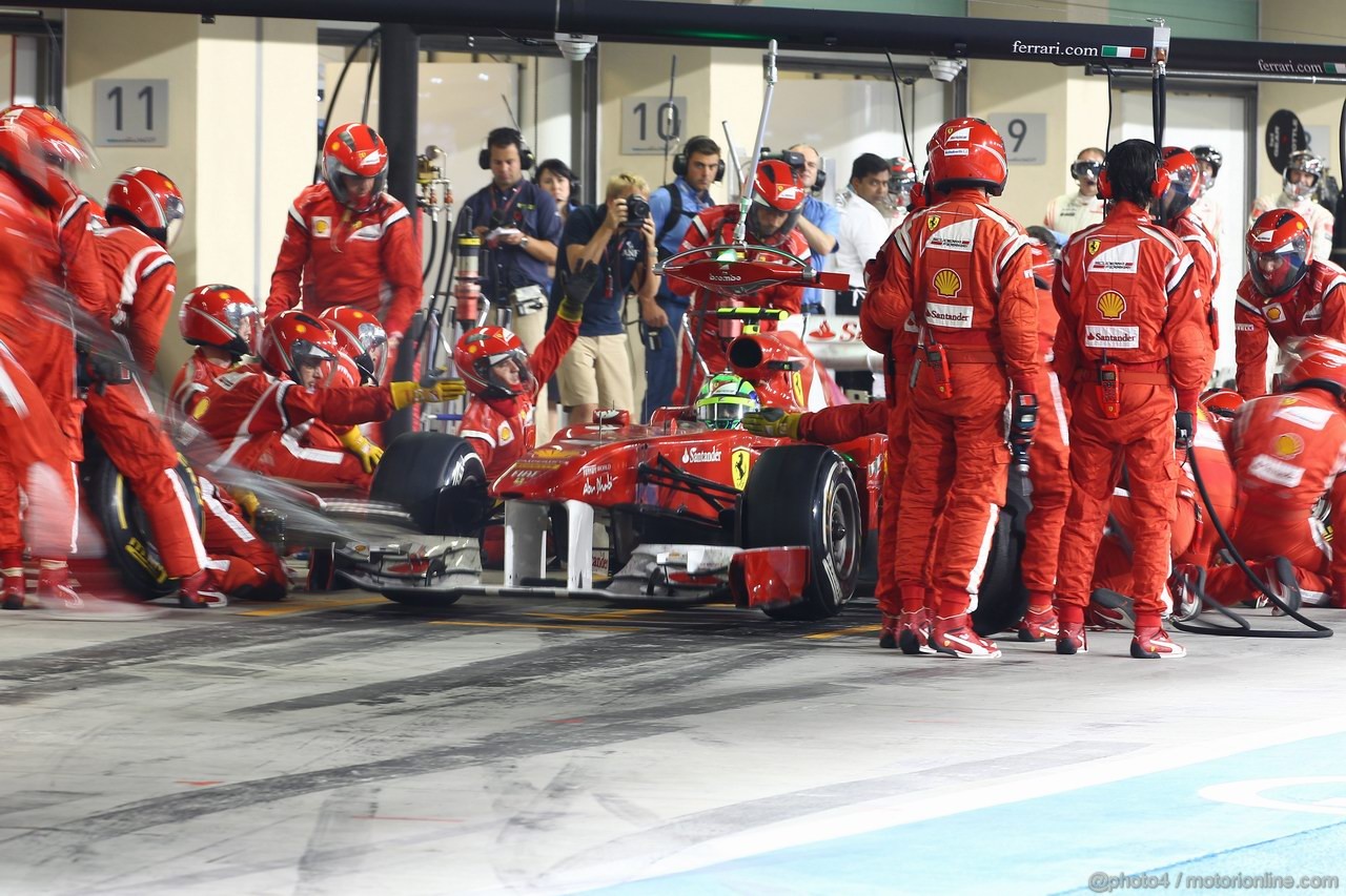GP ABU DHABI, 13.11.2011- Gara, Pit Stop, Felipe Massa (BRA), Ferrari, F-150 Italia 