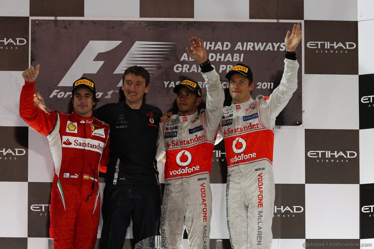 GP ABU DHABI, 13.11.2011- Gara, Lewis Hamilton (GBR), McLaren  Mercedes, MP4-26 vincitore, Fernando Alonso (ESP), Ferrari, F-150 Italia secondo e Jenson Button (GBR), McLaren  Mercedes, MP4-26 terzo 