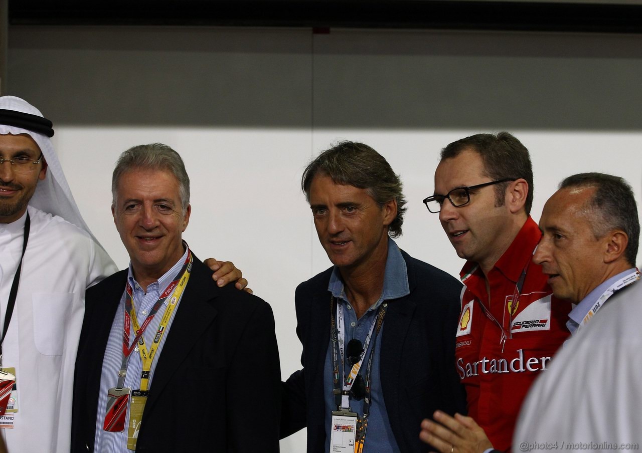 GP ABU DHABI, 13.11.2011- Gara, Piero Ferrari (ITA), vice-president Ferrari, Roberto Mancini (ITA), Coach of Manchester City e Stefano Domenicali (ITA), Team Principal 