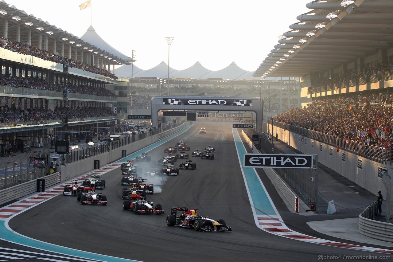 GP ABU DHABI, 13.11.2011- Gara, Start of the race