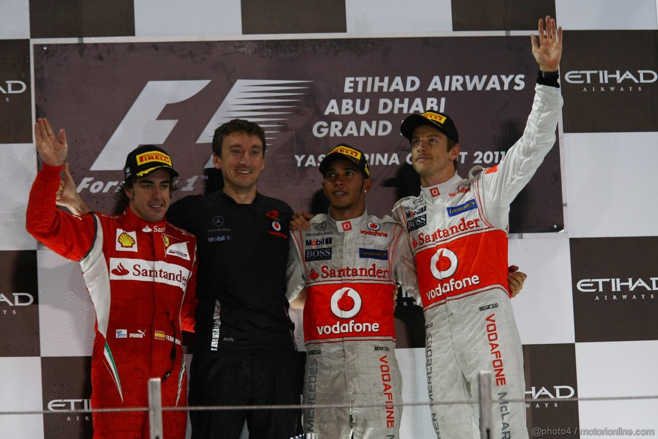GP ABU DHABI, 13.11.2011- Gara, Lewis Hamilton (GBR), McLaren Mercedes, MP4-26 vincitore, Fernando Alonso (ESP), Ferrari, F-150 Italia secondo e Jenson Button (GBR), McLaren Mercedes, MP4-26 terzo