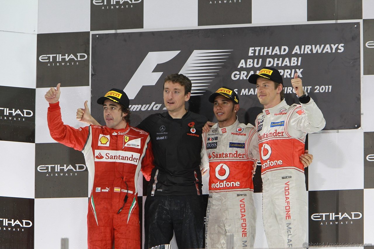 GP ABU DHABI, 13.11.2011- Gara, Lewis Hamilton (GBR), McLaren  Mercedes, MP4-26 vincitore, Fernando Alonso (ESP), Ferrari, F-150 Italia secondo e Jenson Button (GBR), McLaren  Mercedes, MP4-26 terzo 