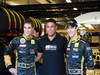 GP ABU DHABI, 13.11.2011- Vitaly Petrov (RUS), Lotus Renault GP, R31, Ronaldo (BRA), Ex soccer player e Bruno Senna (BRA), Lotus Renault GP R31 